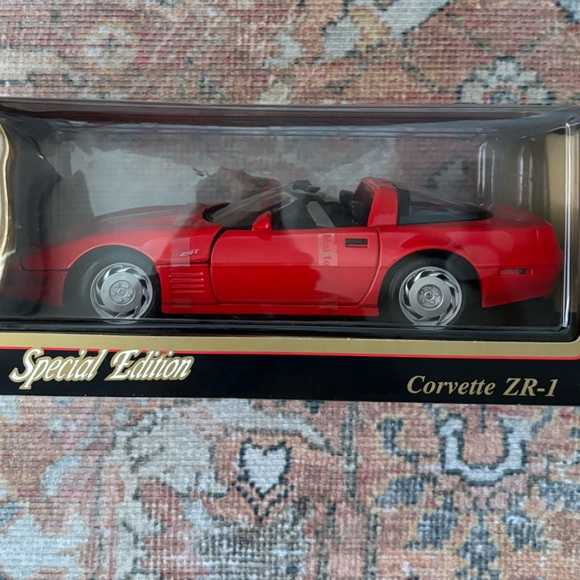 Maisto Special Edition 31809 - Chevrolet Corvette ZR-1 1992 Blanche échelle 1/18 - Occasion